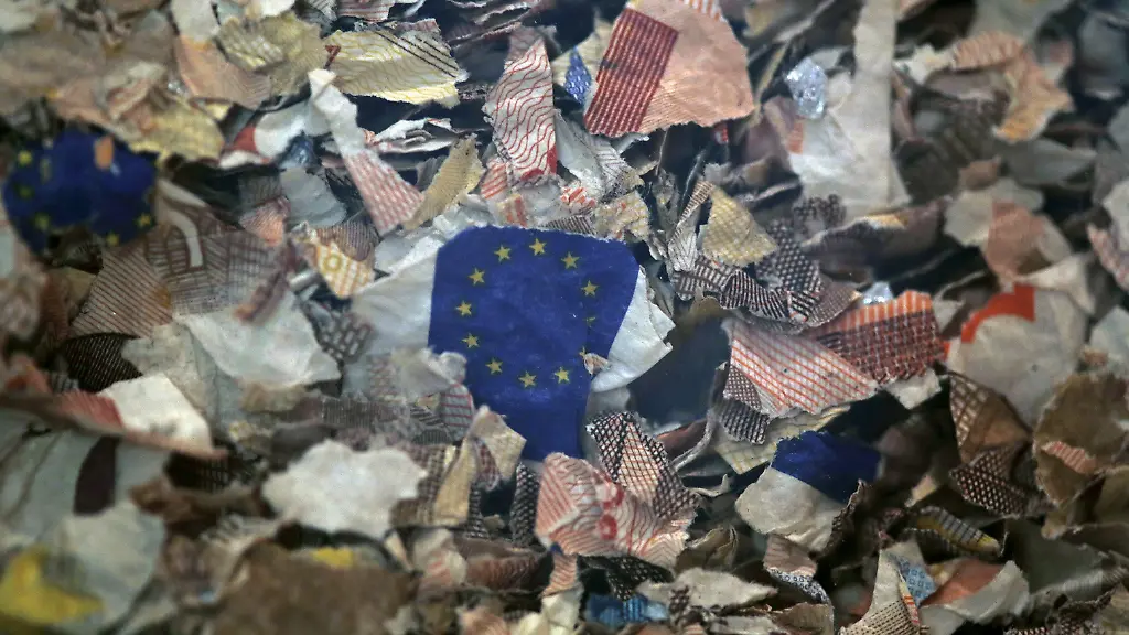 2015-06-11T152855Z-784340976-GF10000124209-RTRMADP-3-EUROZONE-GREECE-CHANCE-JPG1994244403566583817