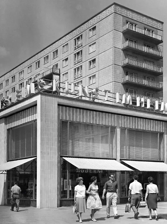 ddrlimited-press-p052-053-2