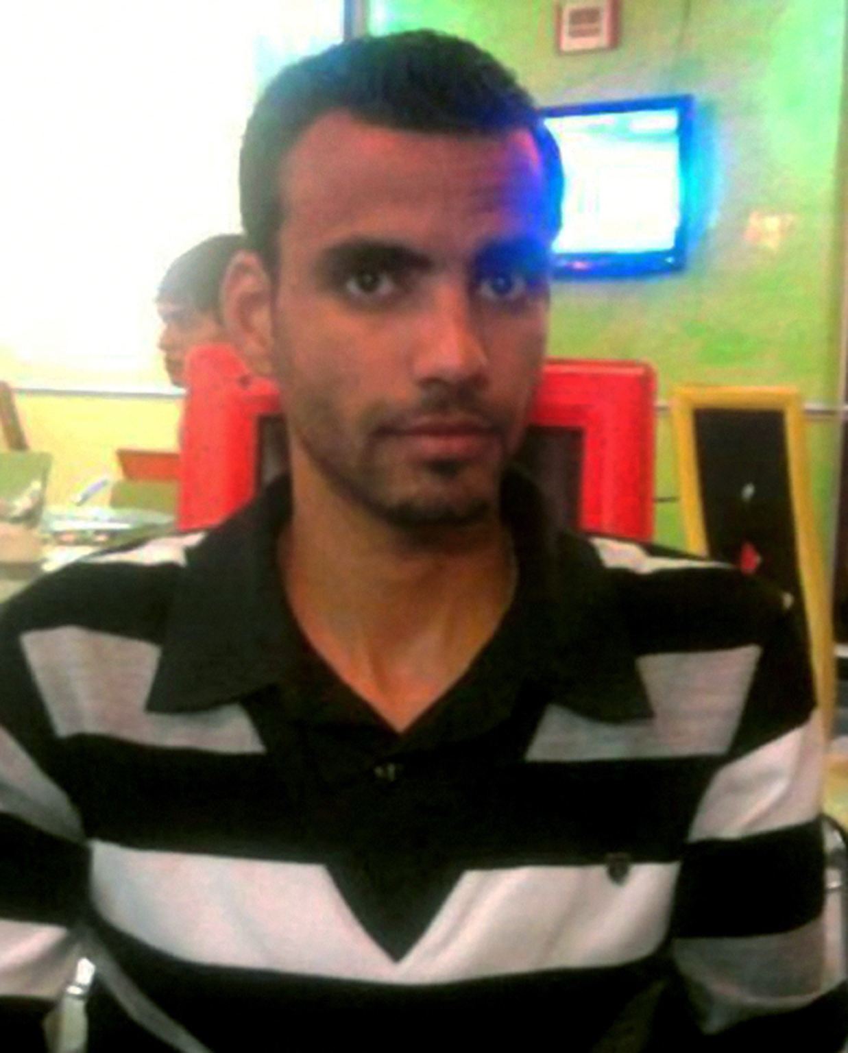 Als sich der junge Gemüsehändler Mohammed Bouazizi am 17. Dezember 2010 in der tunesischen Kleinstadt Sidi Bouzid mit Benzin übergießt und anzündet, kann er kaum ahnen, welche Folgen seine verzweifelte Tat haben wird.