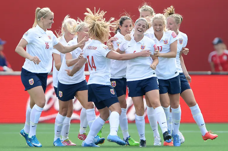 2015-06-11T213840Z-1456901084-NOCID-RTRMADP-3-SOCCER-WOMEN-S-WORLD-CUP-GERMANY-AT-NORWAY-JPG8752474854627218446