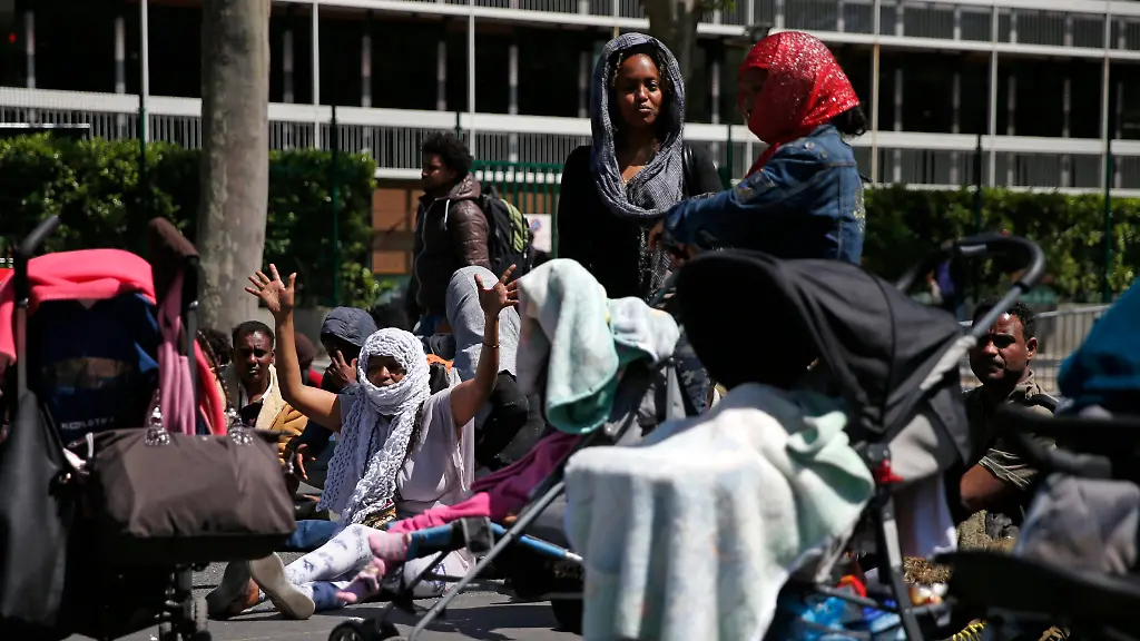 2015-06-04T135500Z-375381461-PM1EB6415SF01-RTRMADP-3-EUROPE-MIGRANTS-JPG8026593164504947597