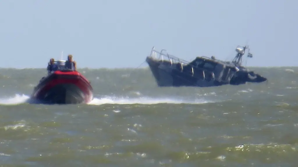 2015-06-07T185229Z-1930907111-GF10000120113-RTRMADP-3-UKRAINE-CRISIS-BOAT-JPG7725457695874625865