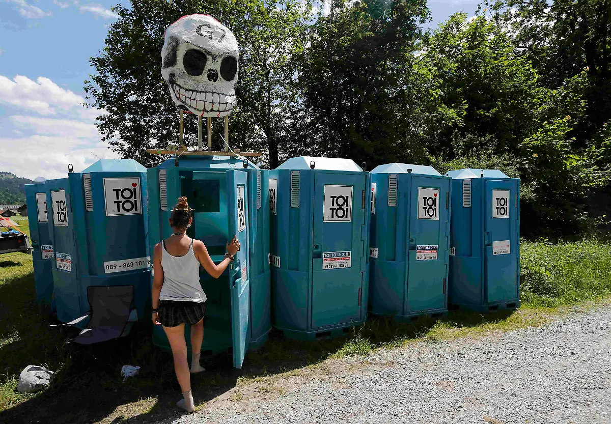 2015-06-03T115457Z-292180521-LR2EB630X3A91-RTRMADP-3-G7-SUMMIT-JPG6027800615096746144