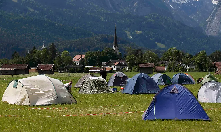 2015-06-03T095957Z-1002366711-LR2EB630RRM6W-RTRMADP-3-G7-SUMMIT-JPG5619166788355621012