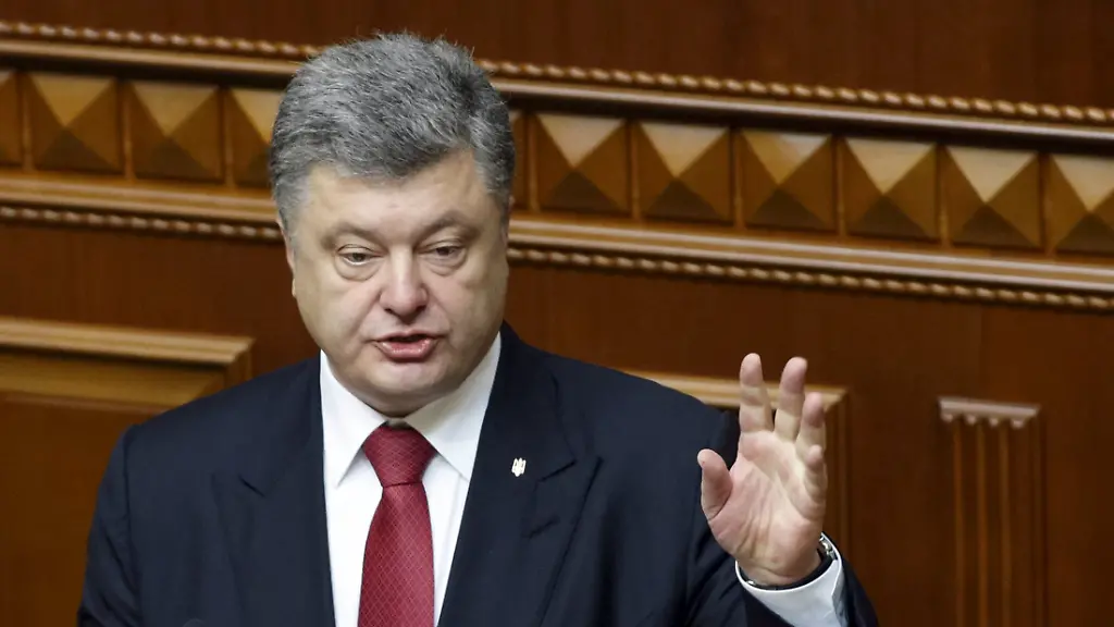 2015-06-04T112038Z-2083422319-GF10000117069-RTRMADP-3-UKRAINE-CRISIS-RUSSIA-POROSHENKO-JPG7817499999970017156