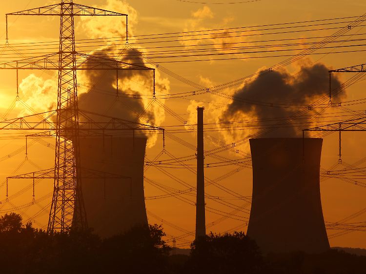 Strom ohne Kernkraft: Die Anti-AKW-Bewegung begrüßt zwar den Ausstieg, wirft Schwarz-Gelb aber Tricksereien bei den Gesetzen vor.