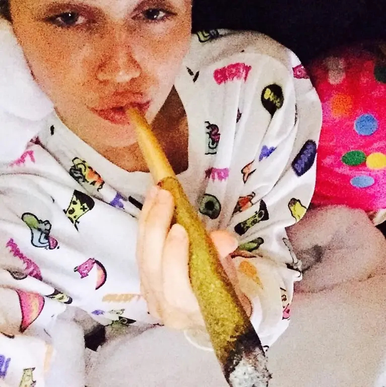 miley-cyrus-weed-2