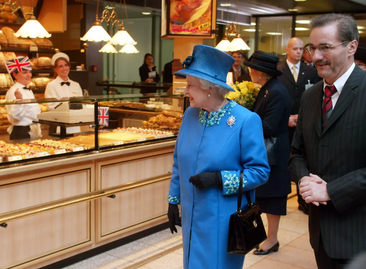 2004-Queen-Platzeck-Shopping