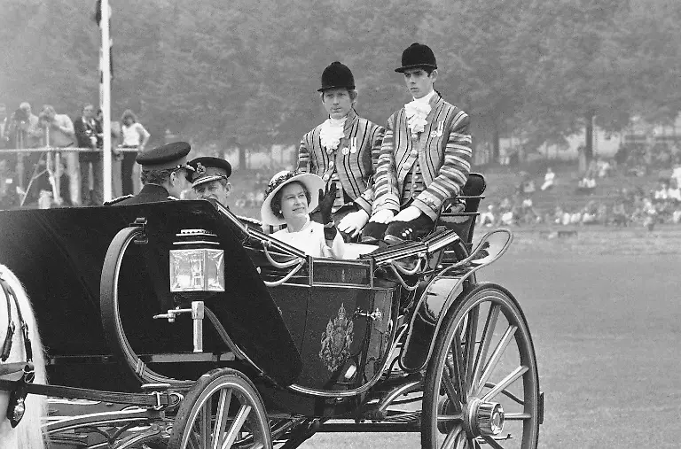 1978-2405-Queen-Berlin-Kutsche