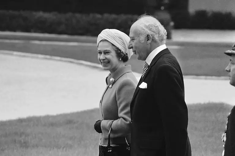 1978-2205-Queen-Scheel