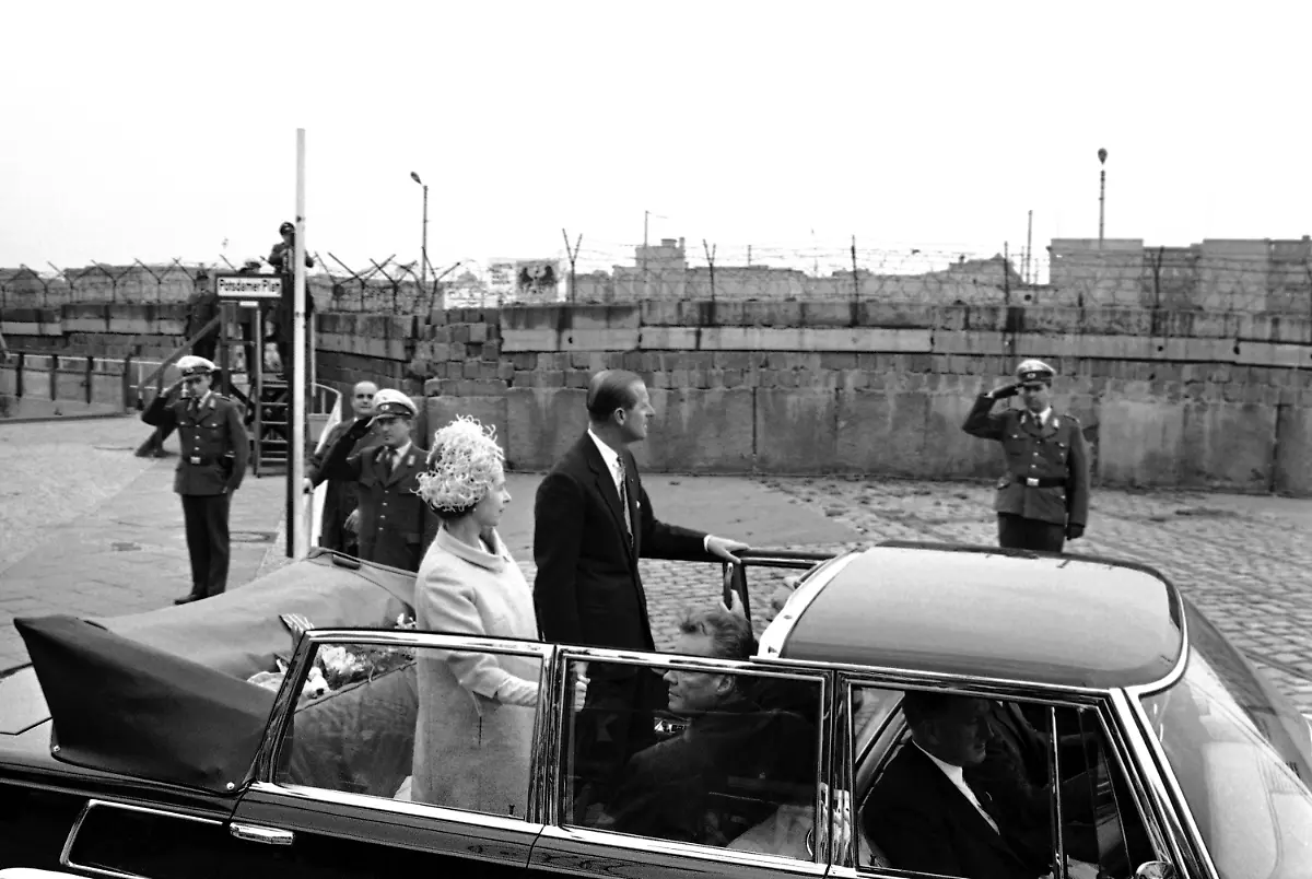 1965-Queen-philip-mauer