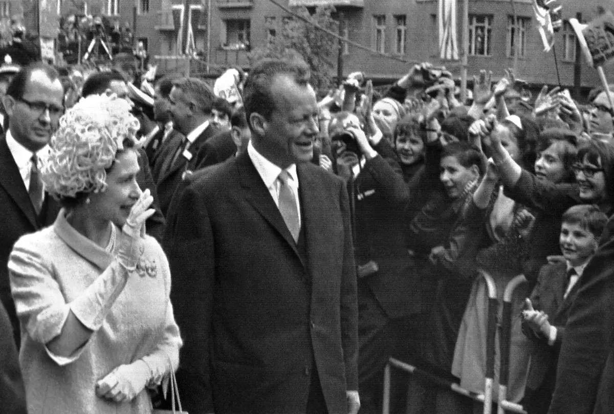 1965-Queen-Brandt-Berlin