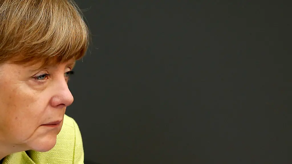 2015-05-21T085923Z-2039357765-LR2EB5L0OYPCJ-RTRMADP-3-UKRAINE-CRISIS-G7-MERKEL-JPG8927301671884483840