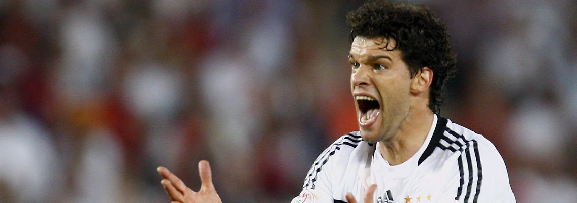 Michael Ballack fühlt sich vom Bundestrainer schlecht behandelt.