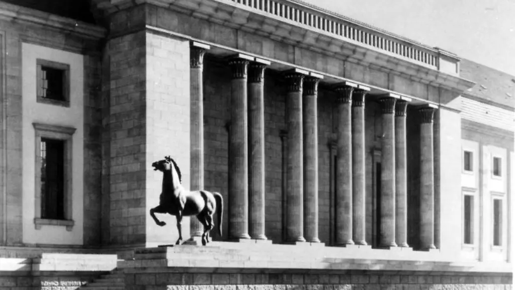 Bundesarchiv-Bild-146-1985-064-24A-Berlin-Neue-Reichskanzlei-Gartenfront