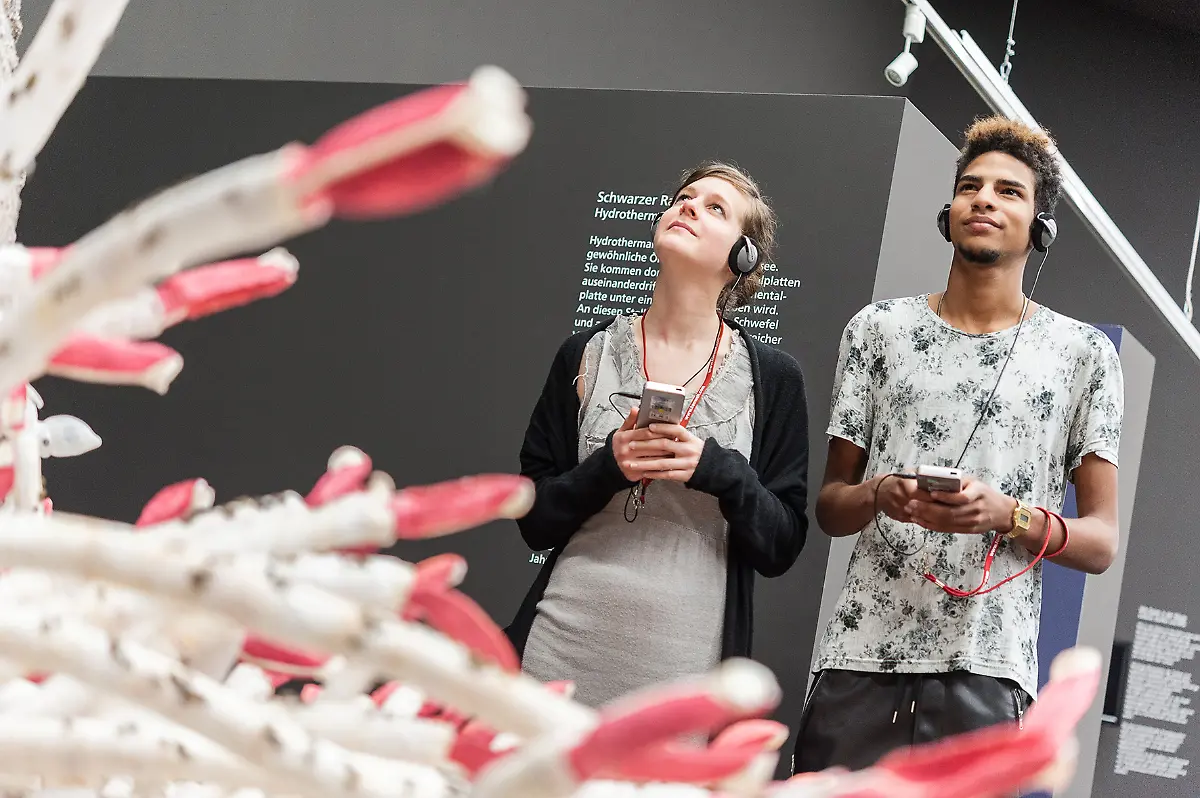 02-Audioguide-Dunkelheit-002-c-Steinweg-LWL