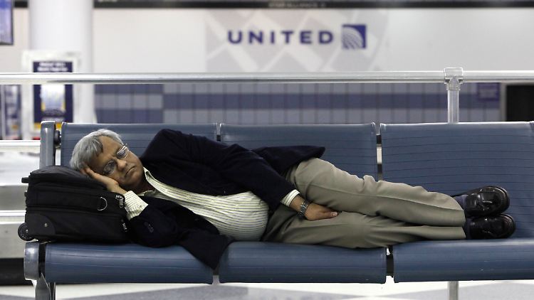UA-Passagiere stranden zu Tausenden an den US-Flughäfen.