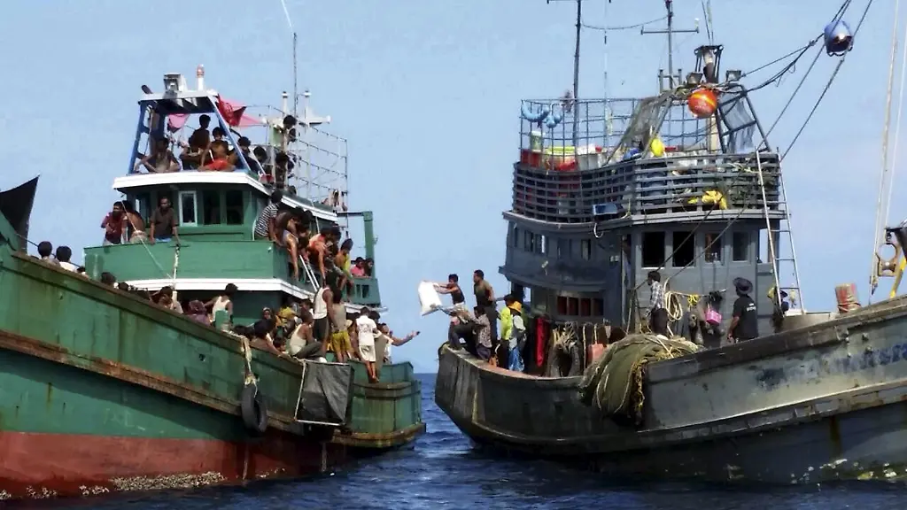 2015-05-14T133817Z-1462234486-GF10000094573-RTRMADP-3-ASIA-MIGRANTS-BOAT-JPG3172039221267848858