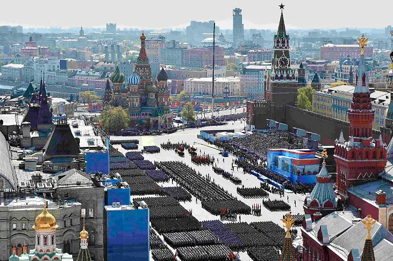 2015-05-09T075450Z-2005073996-LR2EB590LZ3KO-RTRMADP-3-WW2-ANNIVERSARY-RUSSIA-JPG6615898201960202761