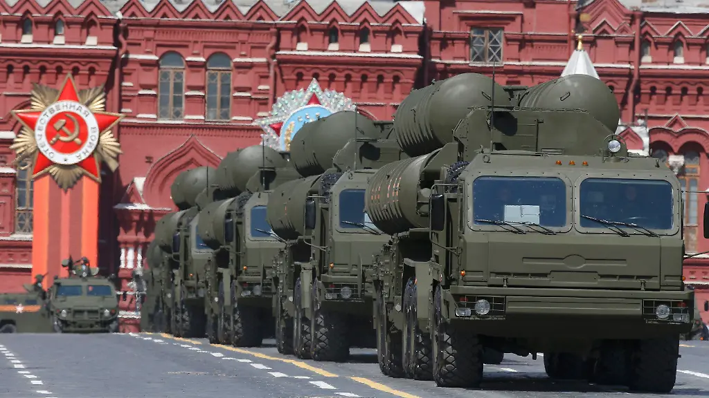 2015-05-09T084125Z-202195459-LR2EB590O4QOG-RTRMADP-3-WW2-ANNIVERSARY-RUSSIA-JPG2604620582481934756