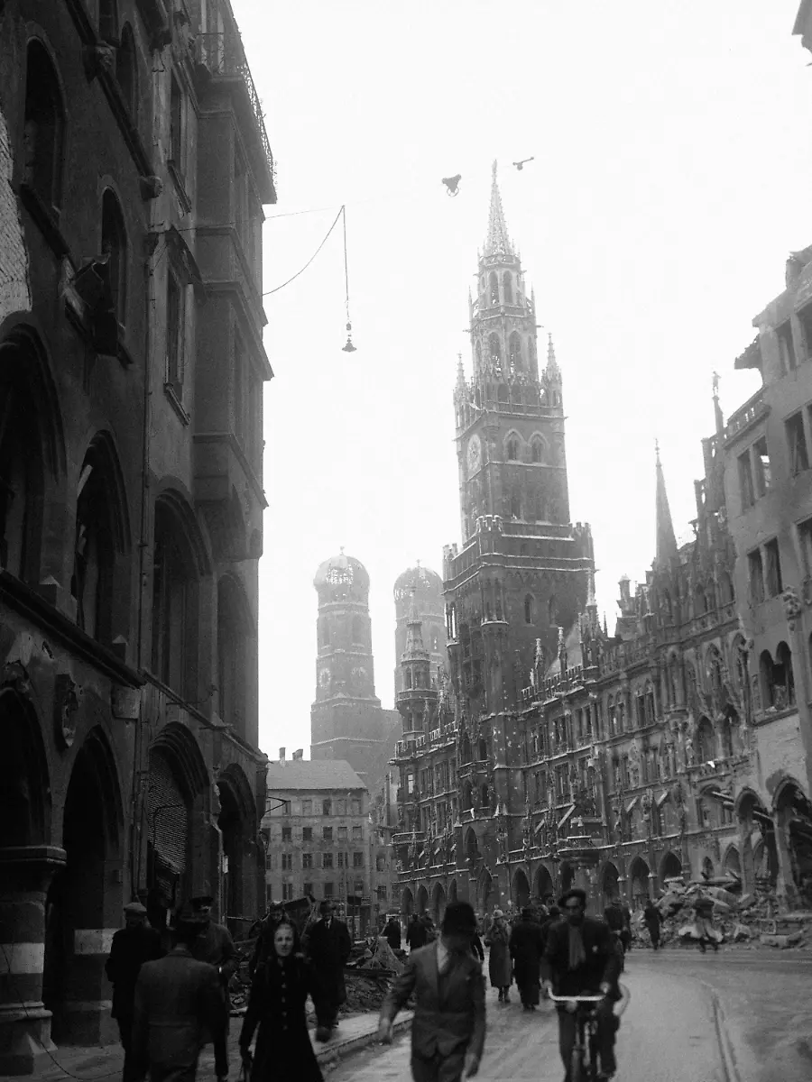 Muenchen-Rathaus-unversehrt