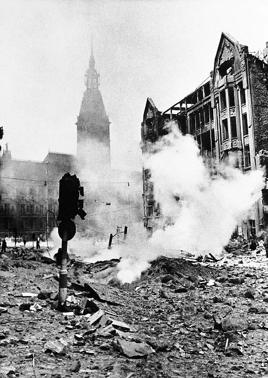 Hamburg-Moenckebergstr-Rathaus-1944
