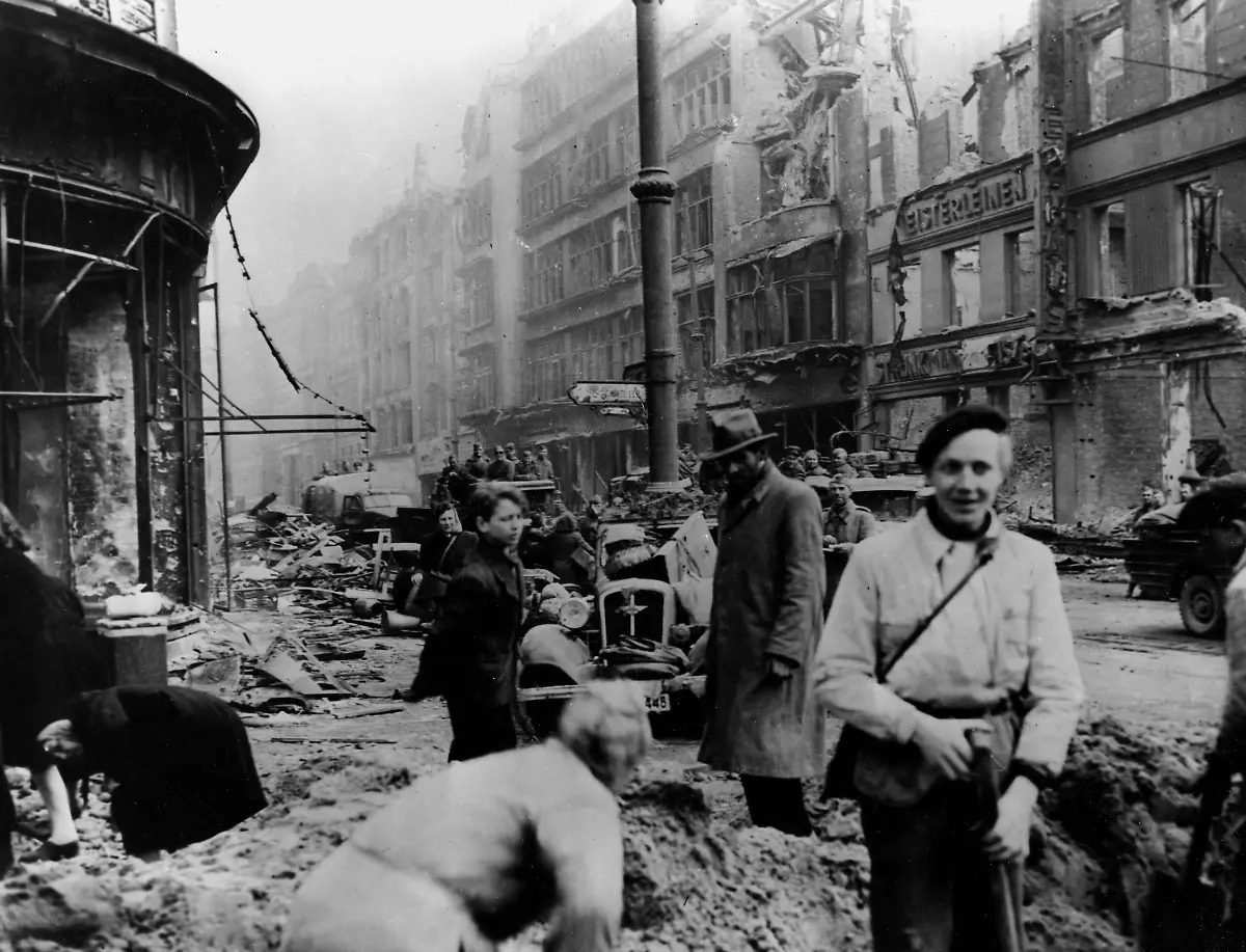Berlin-Potsdamer-Platz-4-Mai-1945-geschaetzt