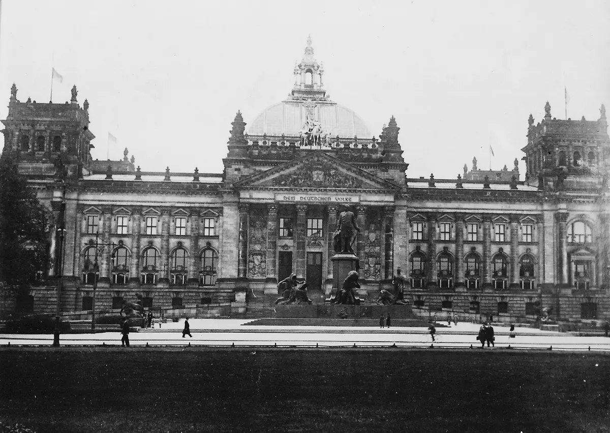Berlin-Reichstag-1933