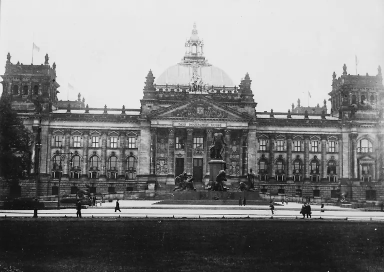 Berlin-Reichstag-1933