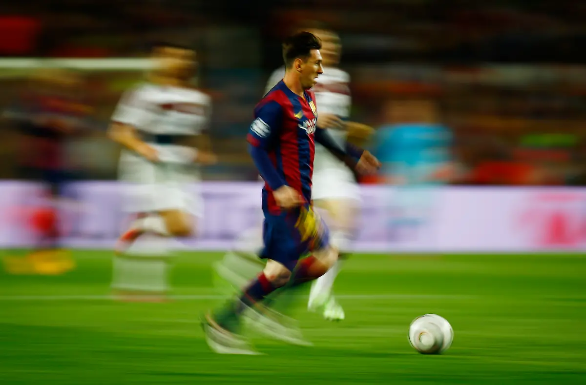 2015-05-06T191107Z-73941067-MT1ACI13727296-RTRMADP-3-FOOTBALL-JPG2805254845468836530