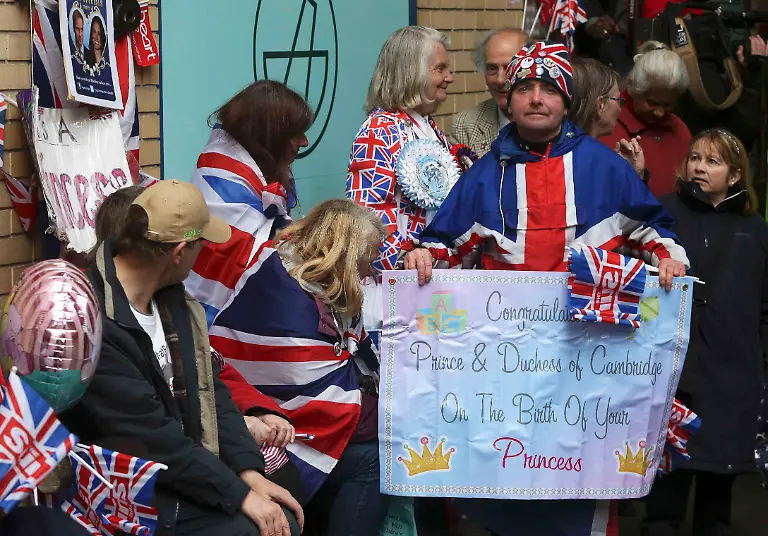 2015-05-02T142032Z-301489414-LR2EB5213TXL2-RTRMADP-3-BRITAIN-ROYALS-KATE-JPG1520212230827828593