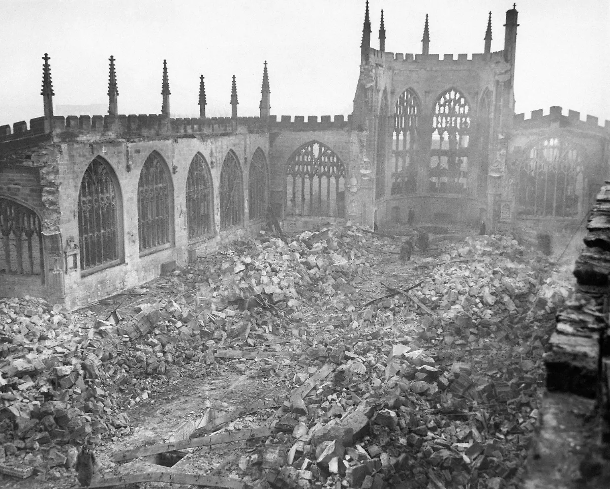 Coventry-Coventry-Cathedral-9-Dezember-1940