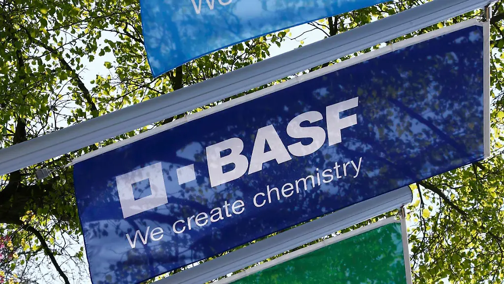 2015-04-23T131721Z-1005770012-LR2EB4N10WLIO-RTRMADP-3-GERMANY-ECONOMY-JPG8577407546364336148