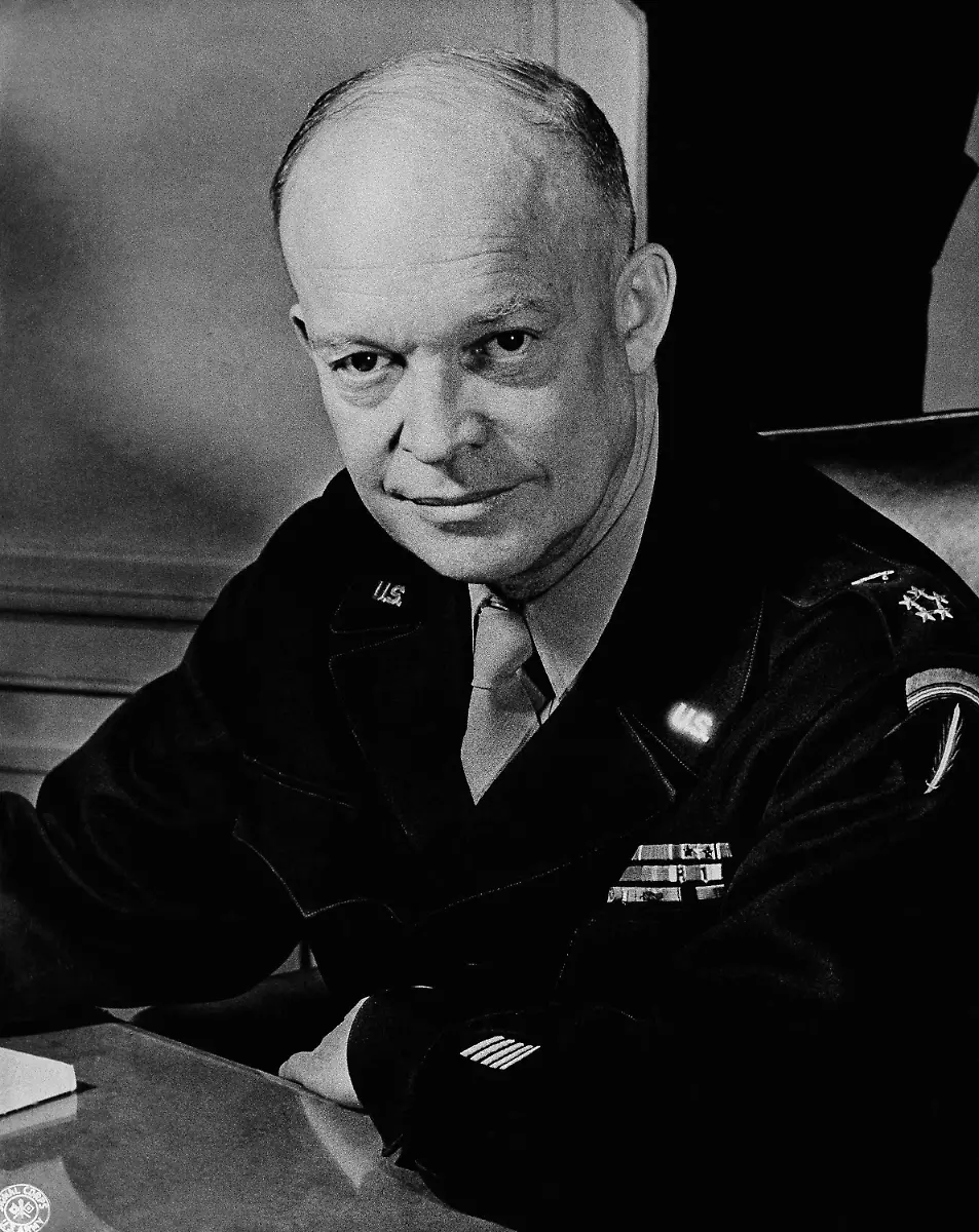 AP465752442403-eisenhower