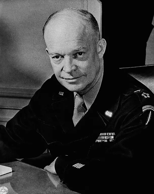 AP465752442403-eisenhower