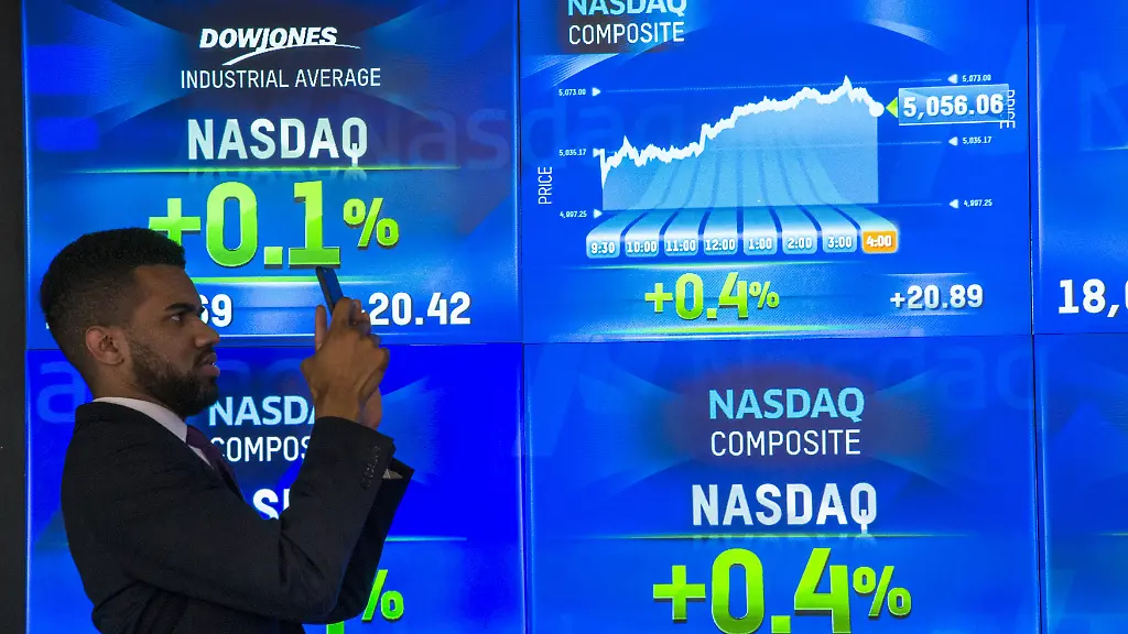 2015-04-23T203823Z-1076806430-GF10000070588-RTRMADP-3-MARKETS-STOCKS-USA-JPG3527628214211343528