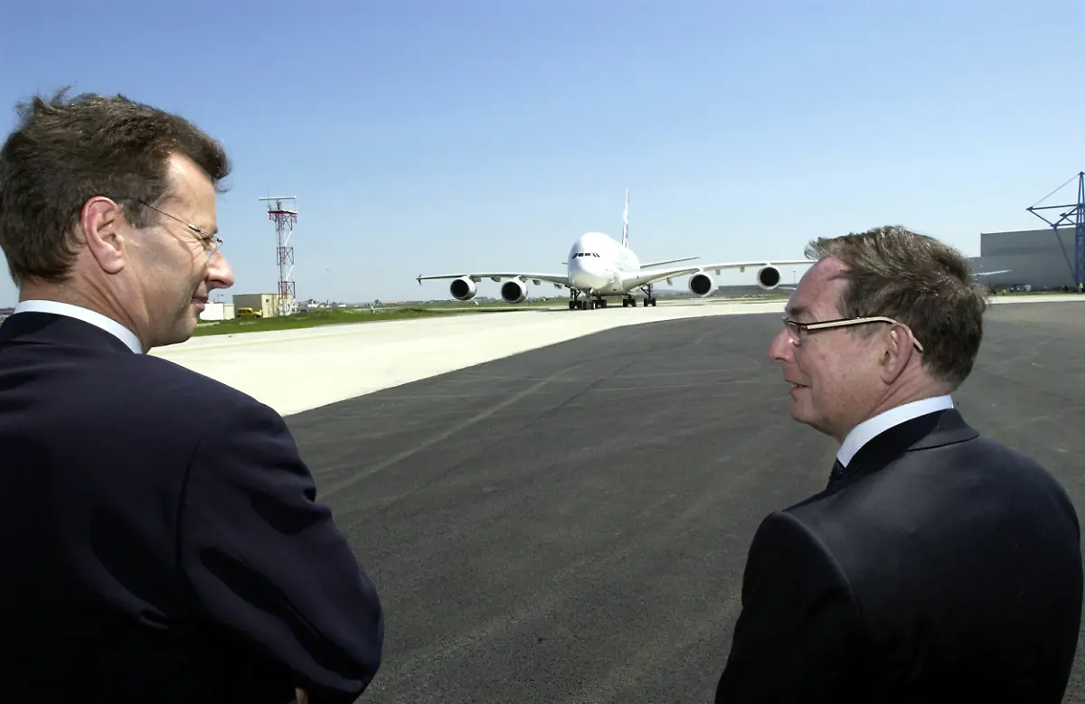 A380-48-Erstflug-8-CEO-Noel-Forgeard-and-Airbus-A380-project-manager-Charles-Champion