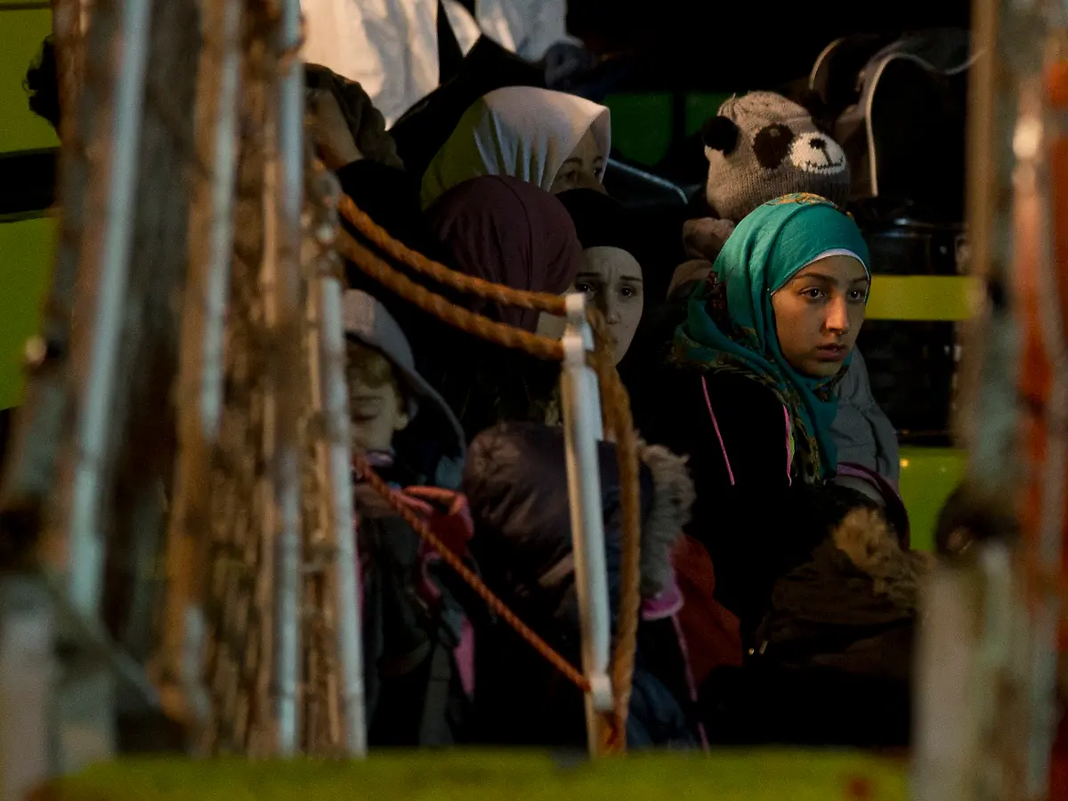 328D2800FA02DC90-jpg6838692536613056063