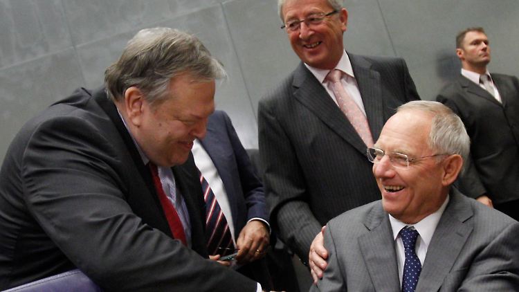 Die schwierige Lage Griechenlands wird "weggelächelt". Wolfgang Schäuble mit dem neuen griechischen Finanzminister Evangelos Venizelos.
