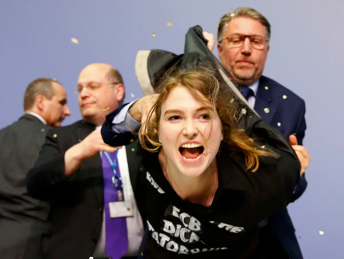 2015-04-15T125335Z-729019978-LR2EB4F0ZT0RJ-RTRMADP-3-ECB-POLICY-DISPRUPTION-JPG9098338744821540282