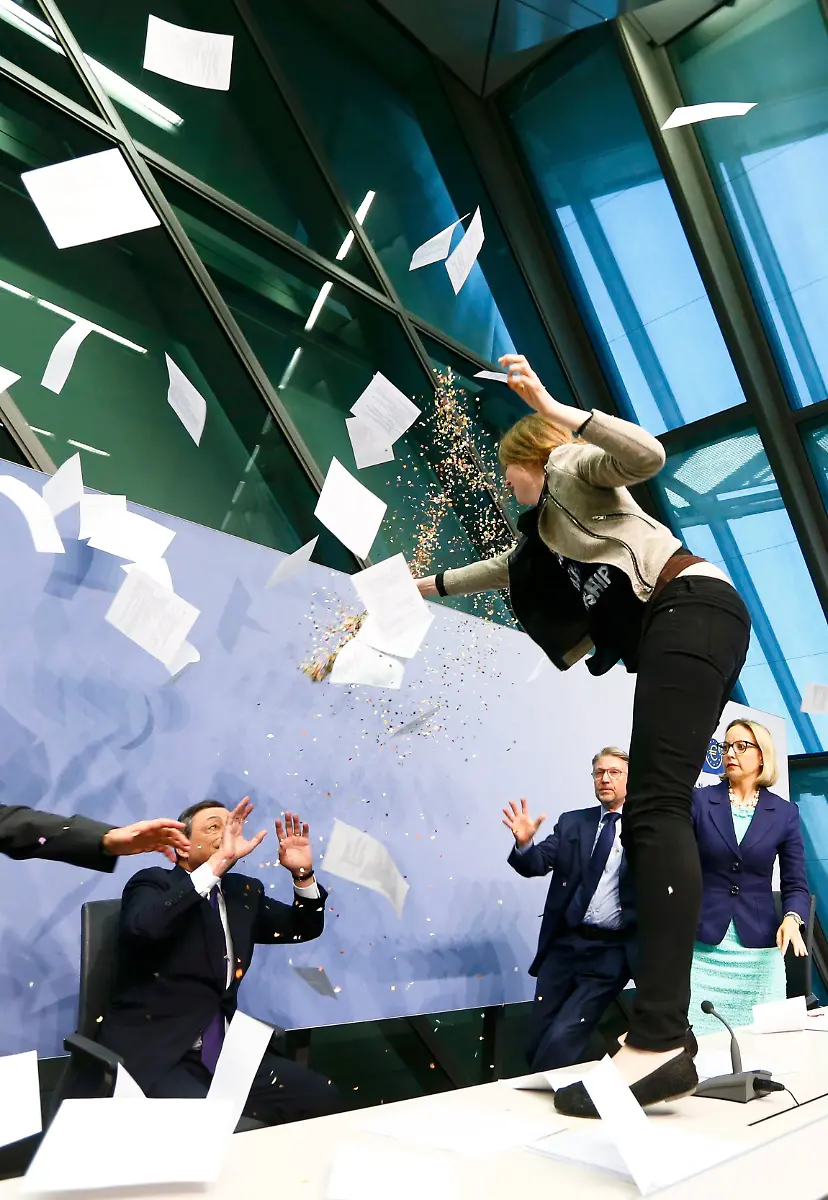 2015-04-15T130032Z-1621849669-LR2EB4F104LRM-RTRMADP-3-ECB-POLICY-DISPRUPTION-JPG8675800638585552689