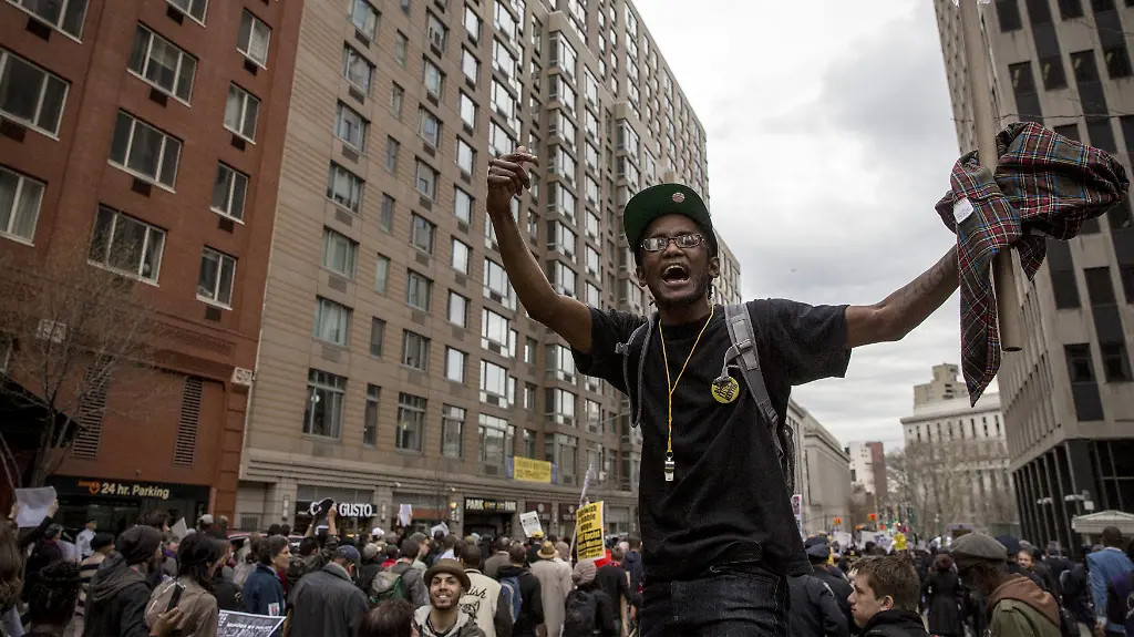 2015-04-15T001356Z-4708731-GF10000059327-RTRMADP-3-USA-POLICE-PROTESTS-JPG7506794633467038397