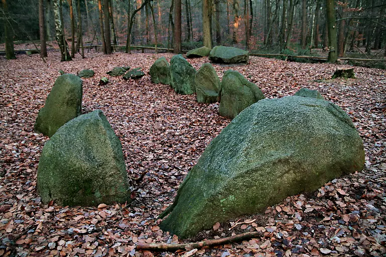 Grosssteingrab-Stoeckse-gemeinfrei