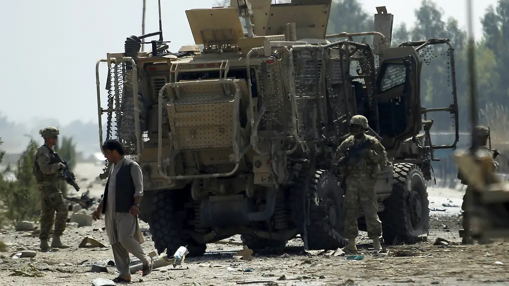 2015-04-10T100111Z-2071381877-GF10000054602-RTRMADP-3-AFGHANISTAN-ATTACK-JPG5079524744800984631