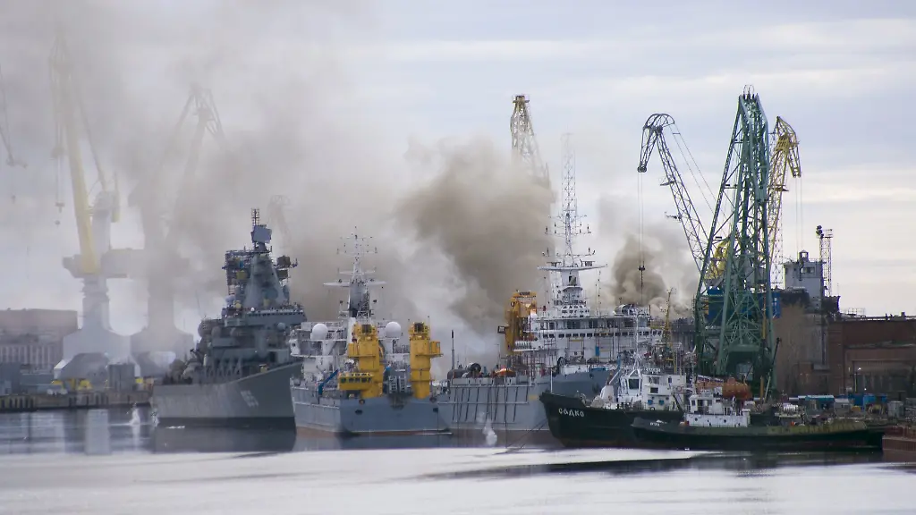 2015-04-07T153349Z-1867877989-GF10000051633-RTRMADP-3-RUSSIA-SUBMARINE-JPG987245956139918