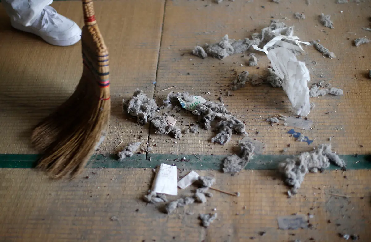 2015-04-01T070044Z-60060235-LM2EB3V0RK701-RTRMADP-3-JAPAN-LONELYDEATHS-WIDERIMAGE-JPG1377761488823022081