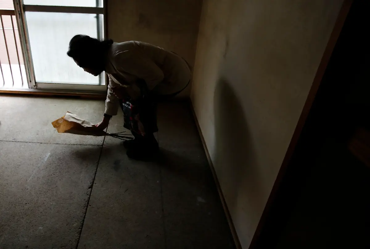 2015-04-01T070358Z-1568849299-LM2EB3V0RKQ01-RTRMADP-3-JAPAN-LONELYDEATHS-WIDERIMAGE-JPG8180227249978785938