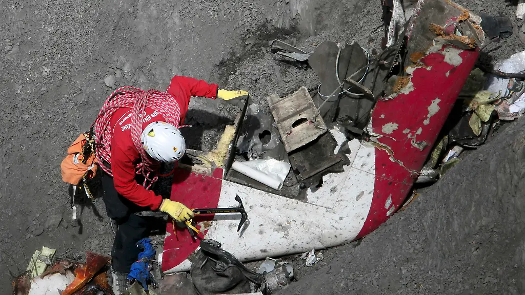 2015-03-29T115511Z-167049041-LR2EB3T0X3OJS-RTRMADP-3-FRANCE-CRASH-JPG4291061915329024757