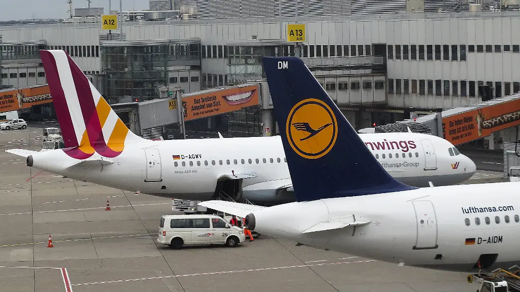 2015-03-27T171437Z-1375055362-GF10000040730-RTRMADP-3-FRANCE-CRASH-LUFTHANSA-JPG3606335776414308485