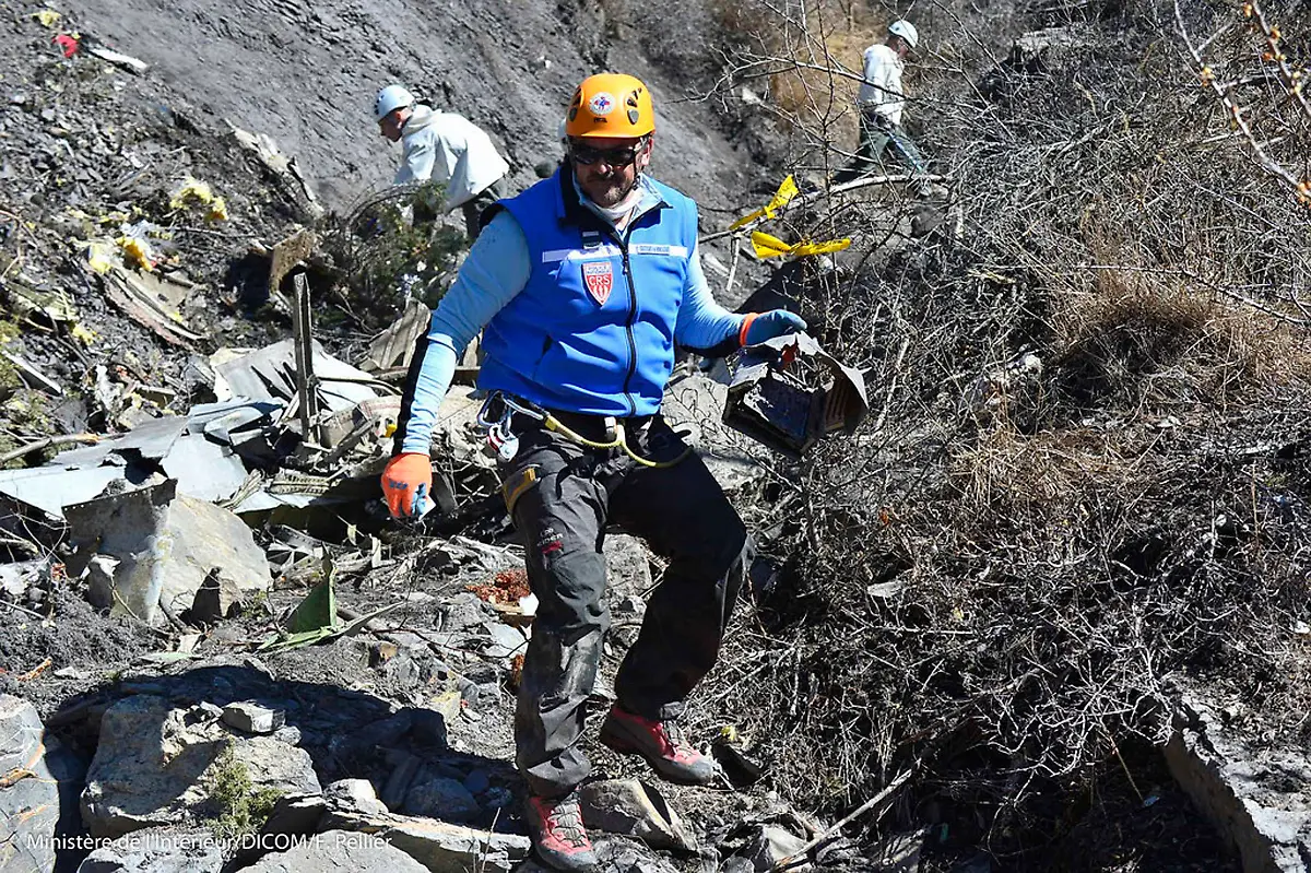 2015-03-27T154027Z-179141601-PM1EB3R1A8Q01-RTRMADP-3-FRANCE-CRASH-JPG2740575999673181614